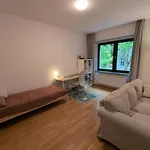 3 Rooms 3 Beds Apartment in Düsseldorf Center