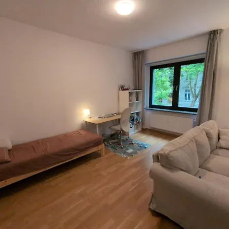 3 Rooms 3 Beds Apartment in Düsseldorf Center Düsseldorf