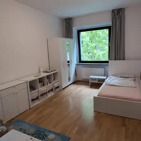 3 Rooms 3 Beds Apartment in Düsseldorf Center Apartment *